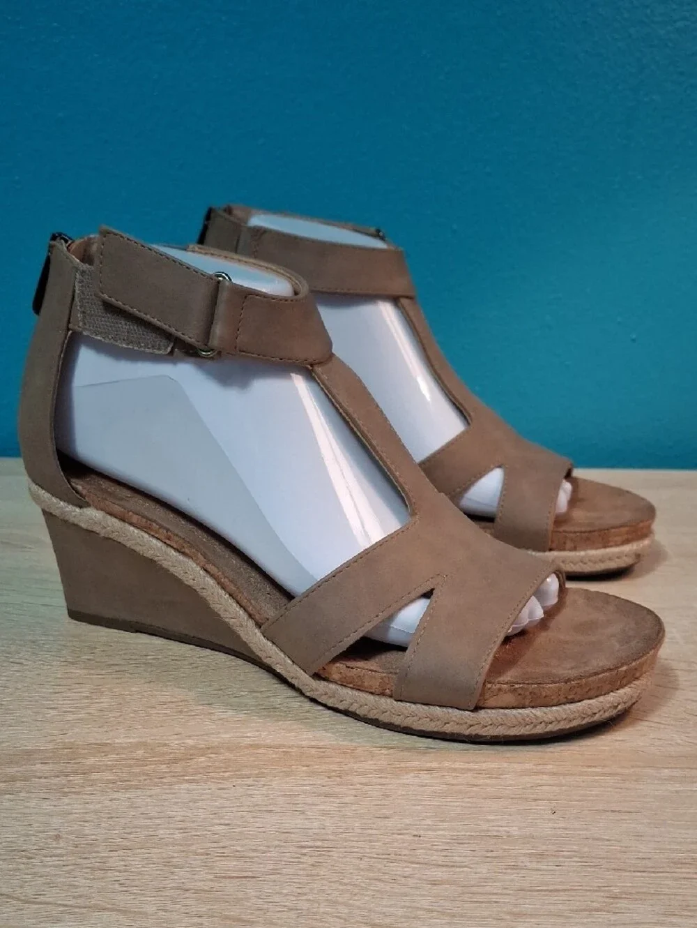 Adrienne Vittadini TRIVIA Tan T‑Strap Espadrille Wedge Sandals